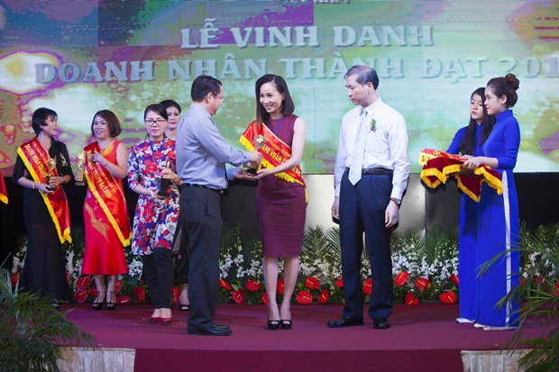 2-dn-mi-trang-duoc-vinh-danh-doanh-nhan-thanh-dat-vhdn