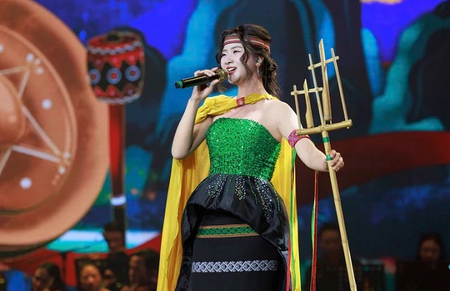 thi-sinh-sao-mai-lam-moi-ca-khuc-bat-hu-co-gai-vot-chong