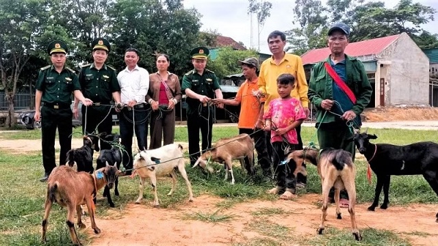 nghe-an-trao-can-cau-cho-ho-dan-co-hoan-canh-kho-khan-o-vung-bien