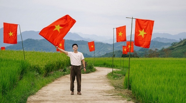 con-duong-co-do-giua-ruong-bac-thang-suoi-lin-diem-check-in-moi-o-son-la