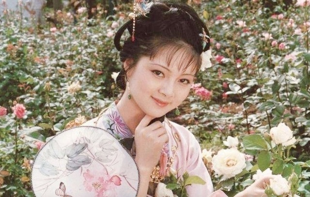 Tiết Bảo Thoa 'Hồng lâu mộng': Đại gia bất động sản, 60 tuổi vẫn sống độc thân