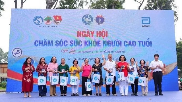 abbott-cung-cong-dong-chung-tay-nang-cao-suc-khoe-nguoi-cao-tuoi