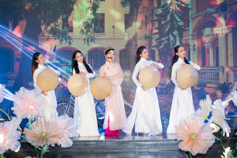 den-hoi-ao-dai-10