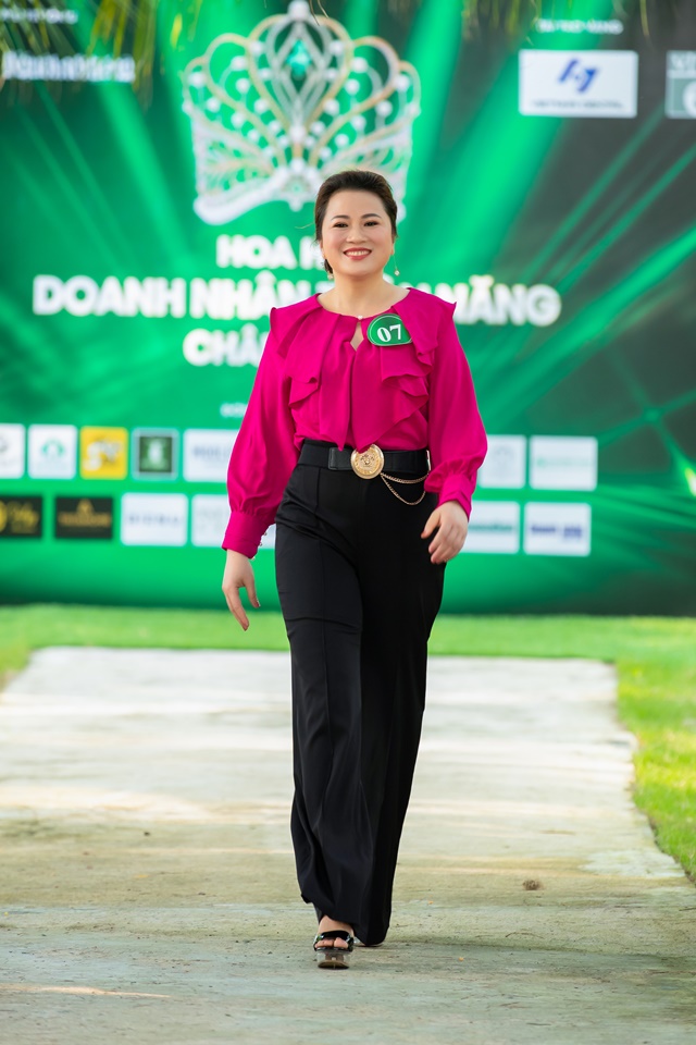 hoa-hau-tri-tue-doanh-nhan-toan-nang-chau-a-2022-nhung-pham-nang-hau-co-profile-cuc-khung-KETNOIDOANHNHAN-6