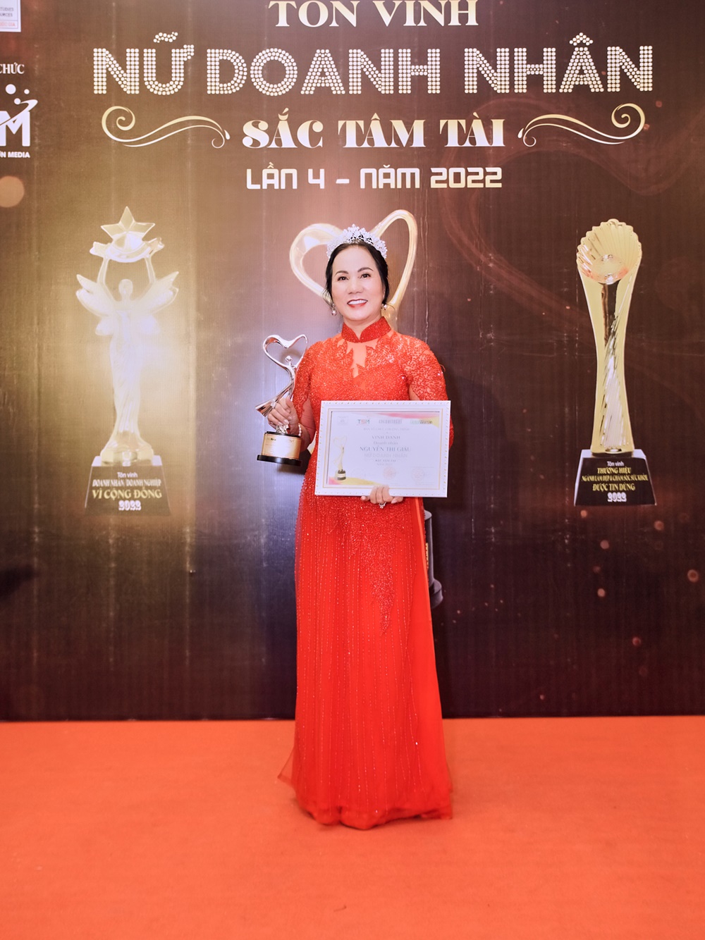  DSC8408ceo-nguyen-thi-giau-duoc-vinh-danh-nu-doanh-nhan-sac-tam-tai-2022-ketnoidoanhnhan15