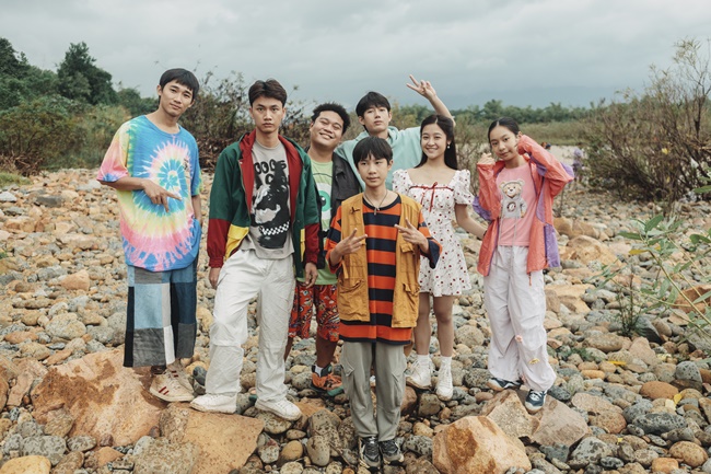 dan-trai-xinh-gai-dep-nha-ly-hai-o-lat-mat-8-visual-hat-hay-nhay-gioi-co-du-debut-ngay-thoi-KETNOIDOANHAN