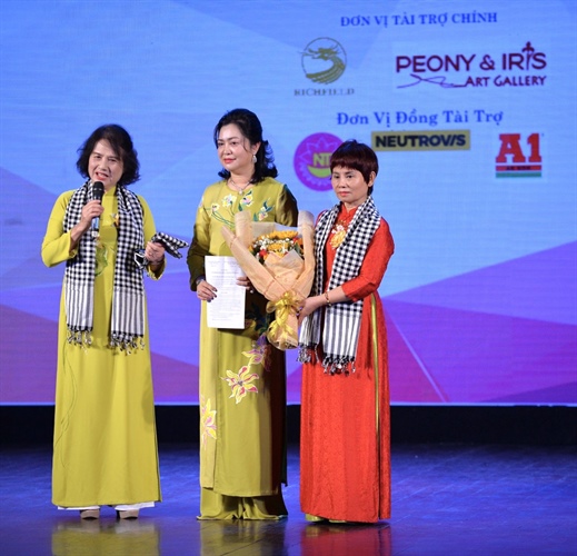 clb-di-san-ao-dai-tphcm-lan-toa-va-bao-ton-net-dep-van-hoa-viet-nam-qua-trang-phuc-dan-toc-ketnoidoanhnhan-5