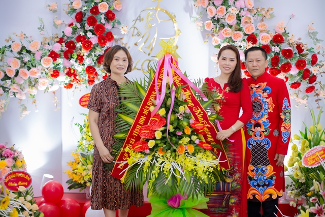 hoa-hau-pham-thi-cuc-cho-ra-mat-thuong-hieu-ao-dai-do-minh-thiet-ke-lcqueen-tinhot-25