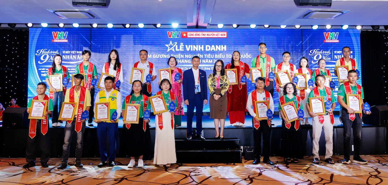 VNV-9-nam-vinh-danh-3