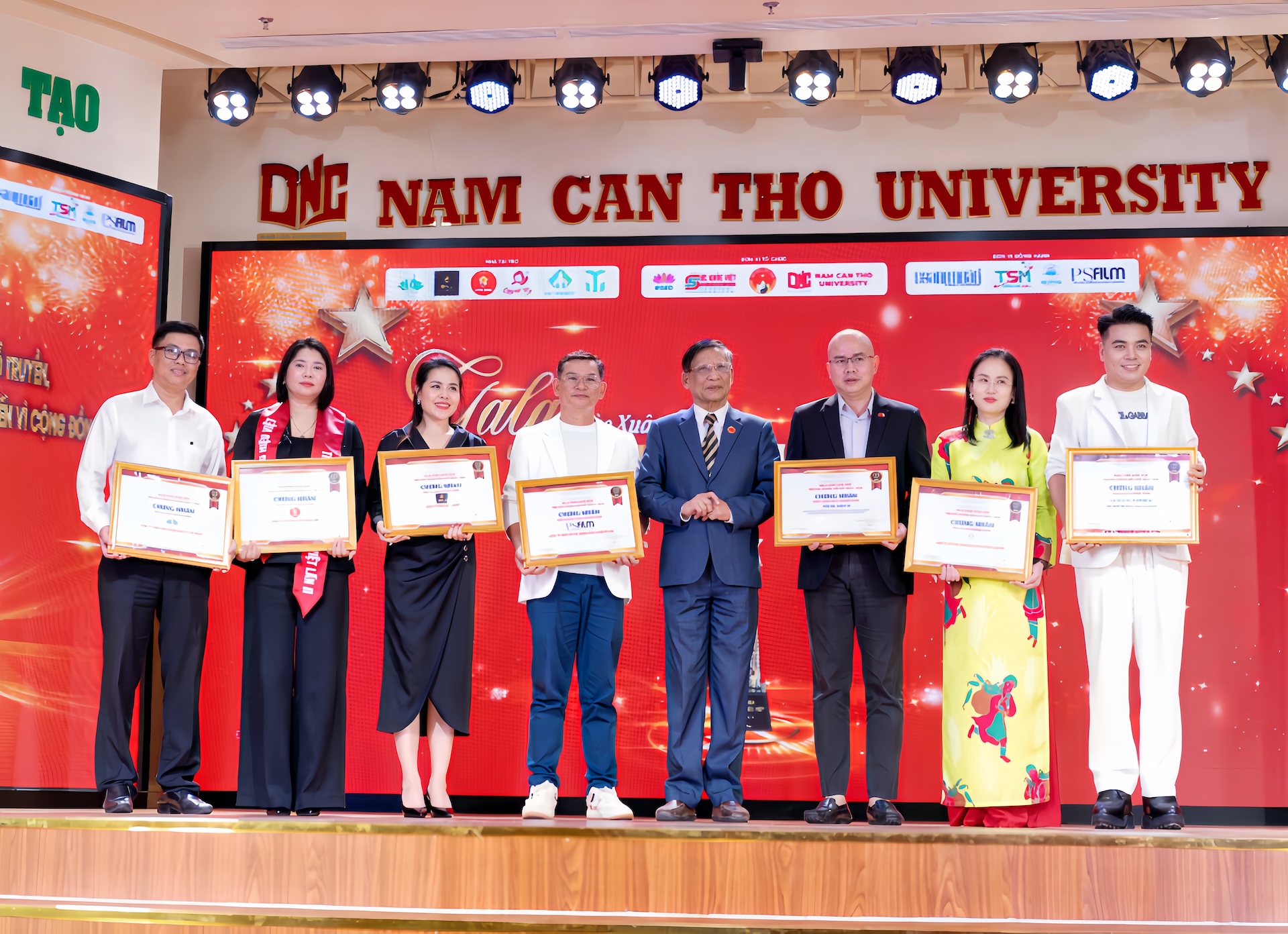 Tinh-hoa-thuong-hieu-viet-lan2.8