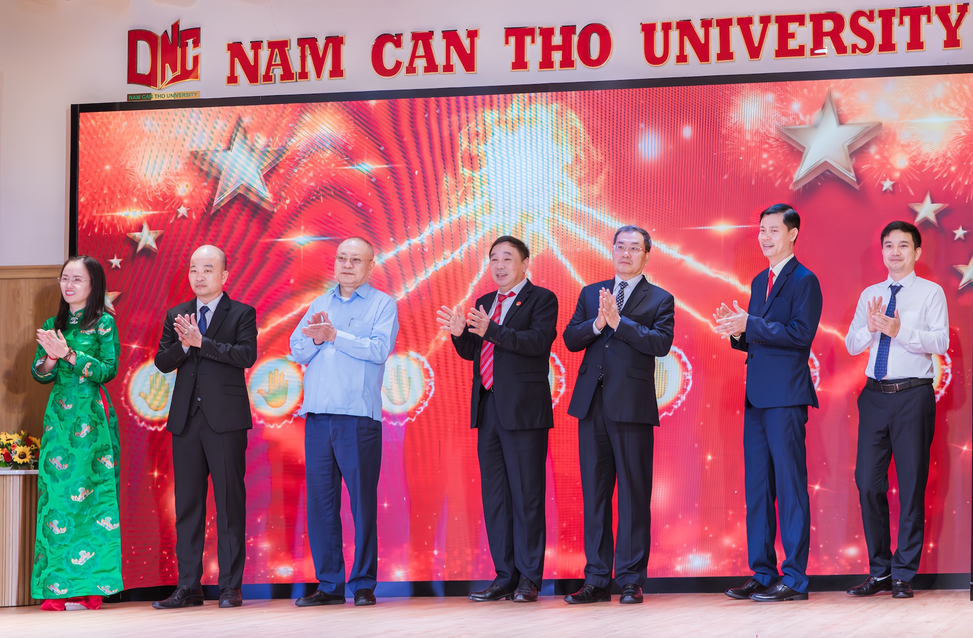 dai-hoc-nam-can-tho-7