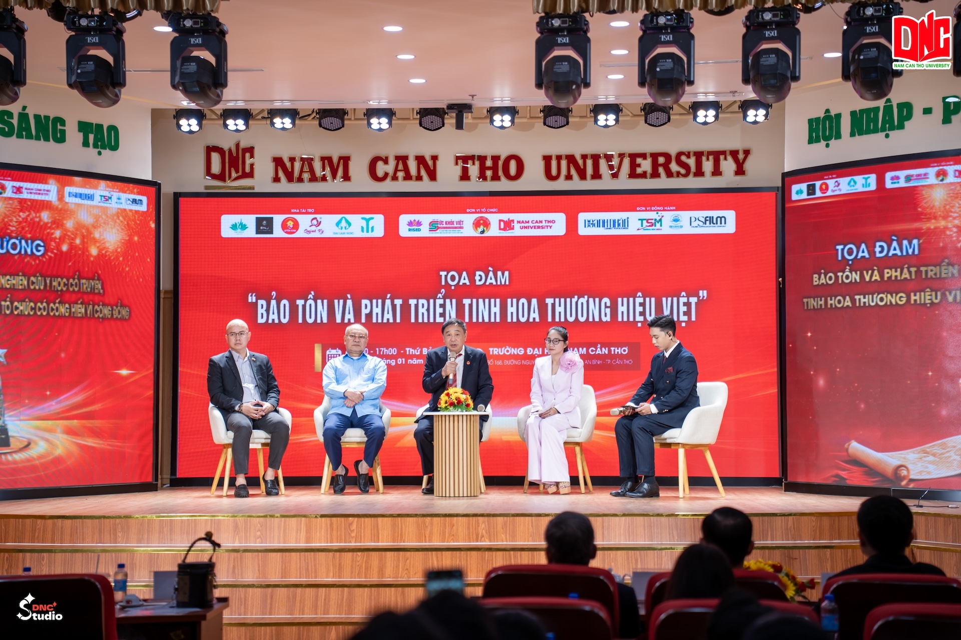 dai-hoc-nam-can-tho-8