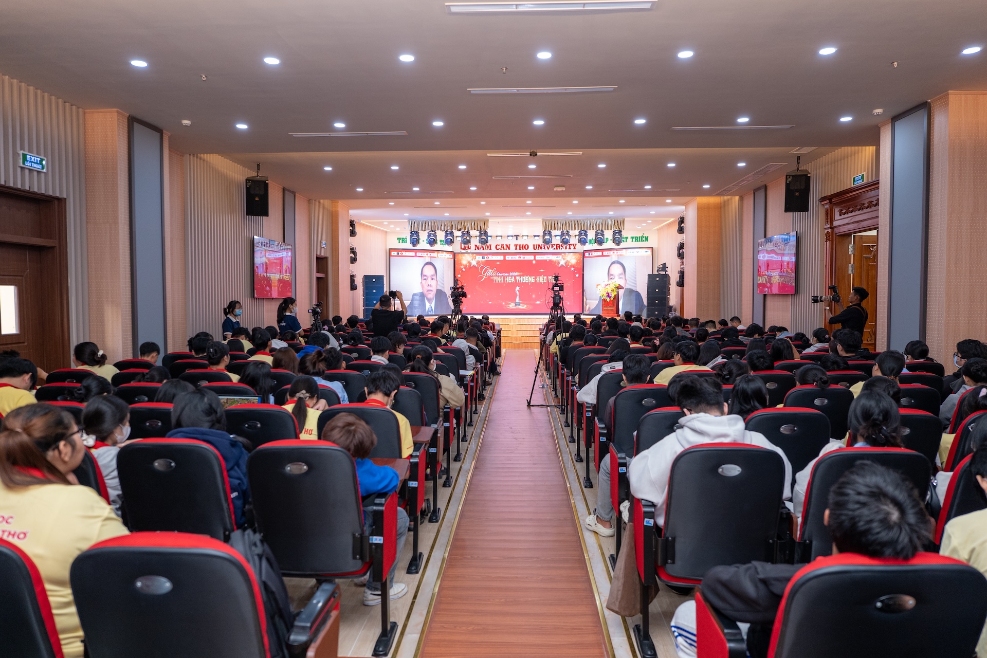 dai-hoc-nam-can-tho-914