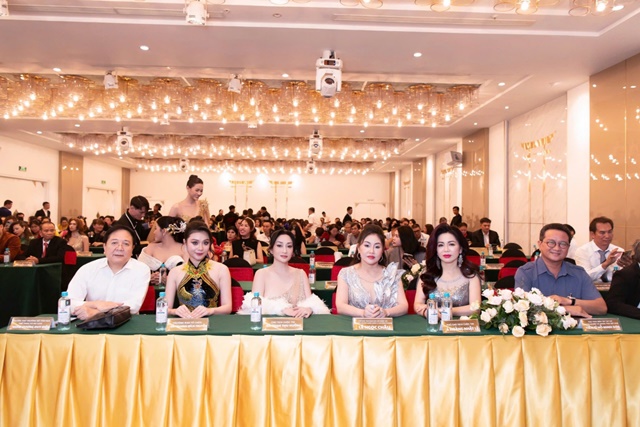 hoa-hau-diva-doanh-nhan-quoc-te